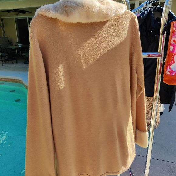 Faux furcollared and cuffs swing sweater - Picture 7 of 15